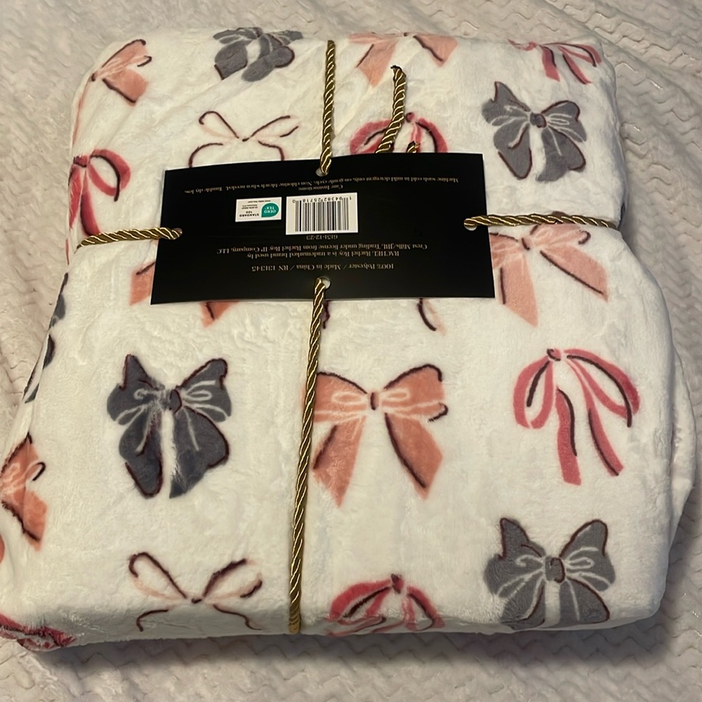 Twin bow blankets